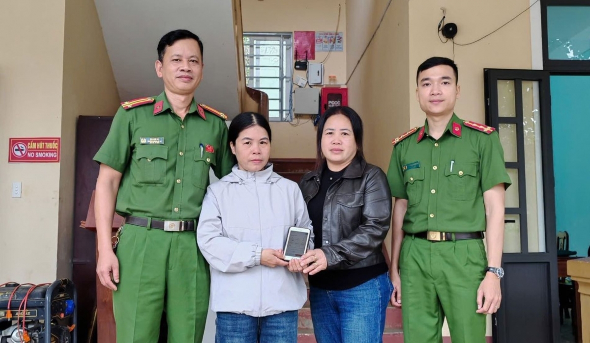 Một phụ nữ ở Quảng Trị chủ động trả lại 500 triệu đồng do người khác chuyển nhầm